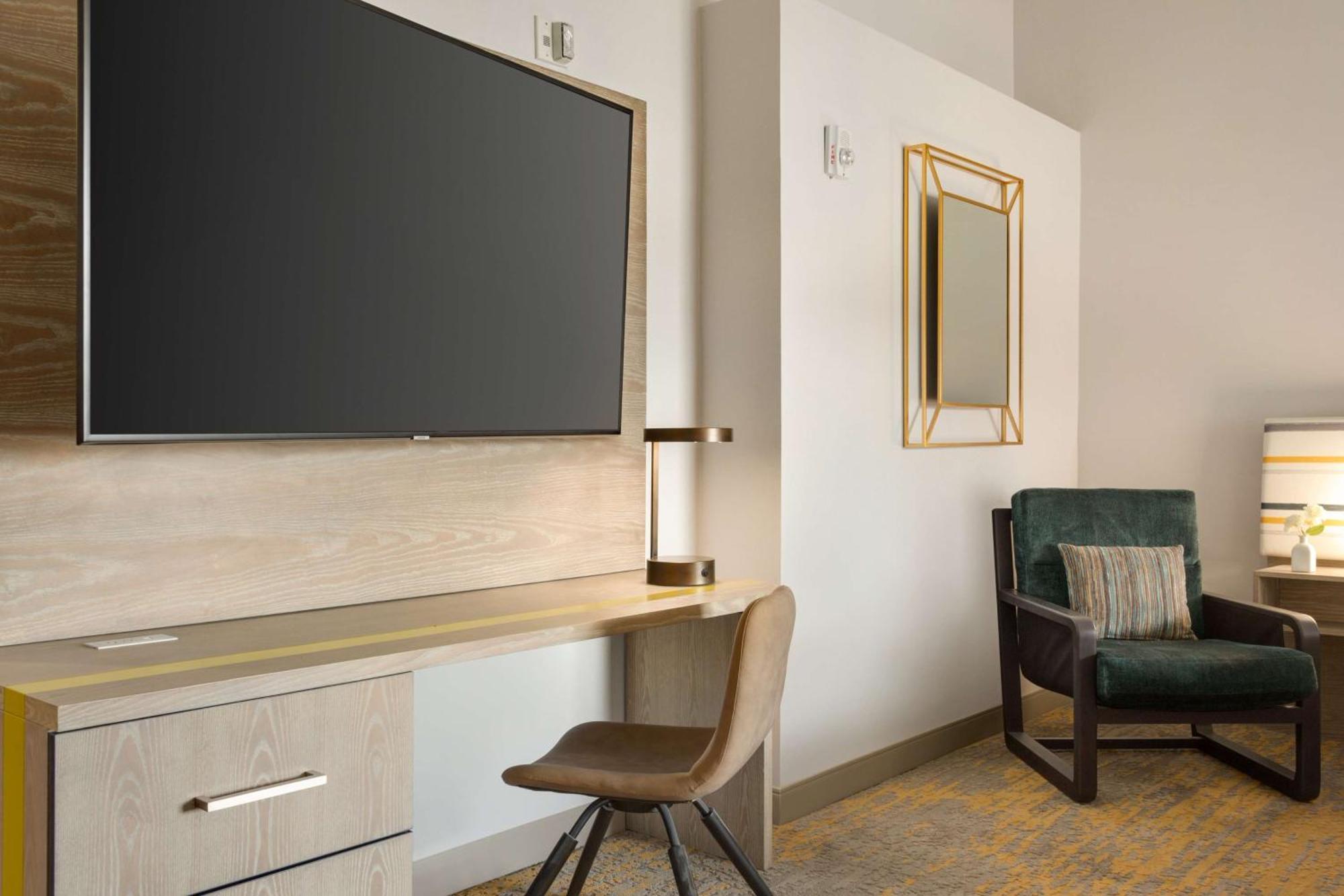 Doubletree By Hilton Campbell - Pruneyard Plaza Exterior photo