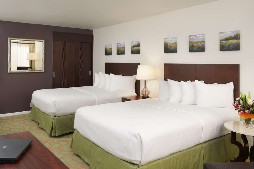 Doubletree By Hilton Campbell - Pruneyard Plaza Room photo